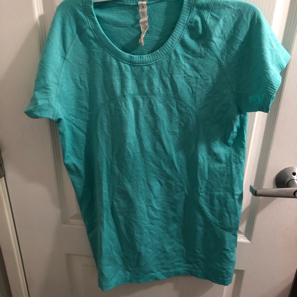 Lululemon workout top